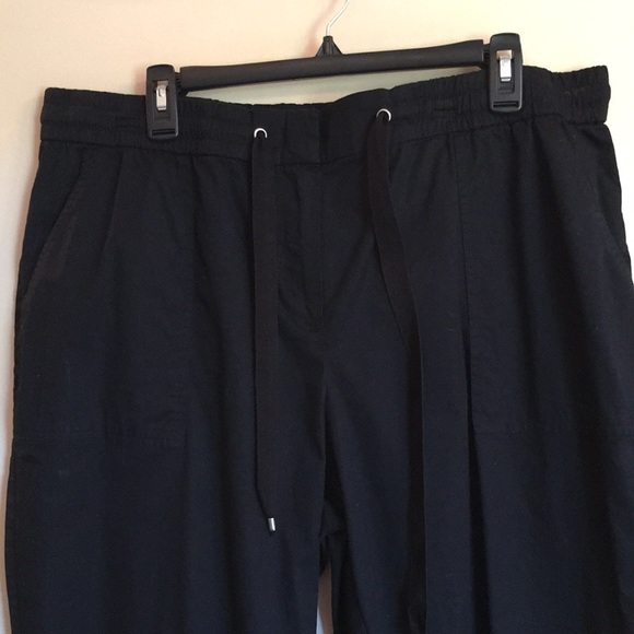 Sophisticated and elegant black cotton capris by Jones New York! - Picture 2 of 16